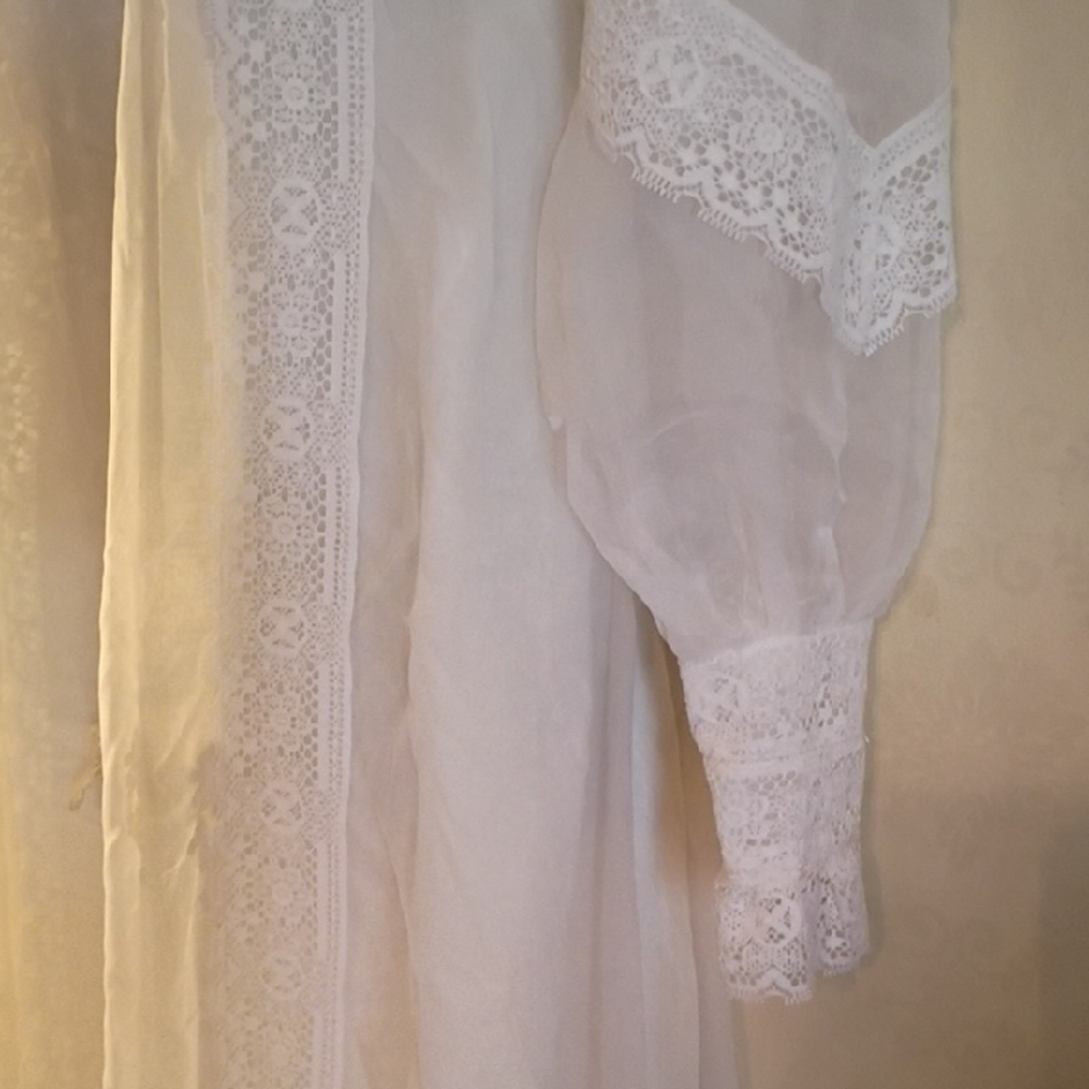Handmade Elegant White Lace Vintage Wedding Dress. 3 Foot Long Train . - Picture 8 of 15